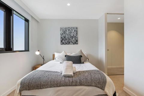 Experience Platinum Hotel Apartments - Accommodation Tasmania 4