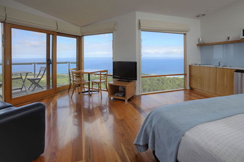 Chris\'s Beacon Point Restaurant & Villas - Accommodation Tasmania 2