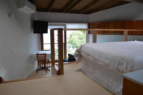 Chris\'s Beacon Point Restaurant & Villas - Accommodation Tasmania 9
