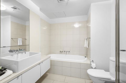 Melbourne Holiday Apartments Flinders Wharf - Accommodation Tasmania 16