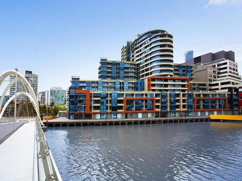 Melbourne Holiday Apartments Flinders Wharf - Accommodation Tasmania 11