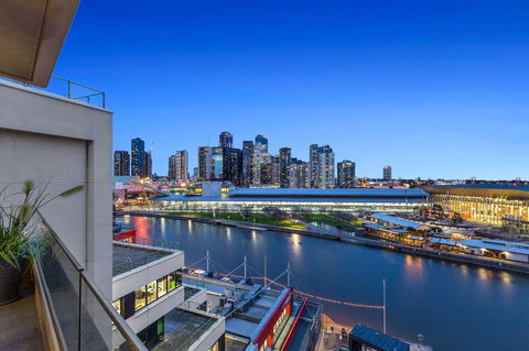 Melbourne Holiday Apartments Flinders Wharf - Accommodation Tasmania 5
