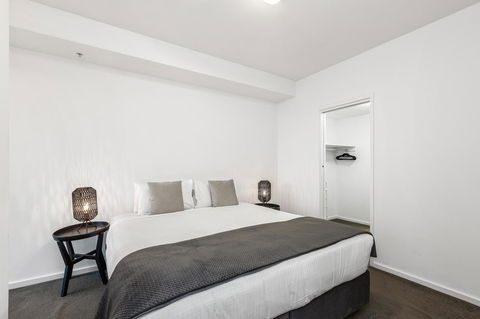 Melbourne Holiday Apartments Flinders Wharf - Accommodation Tasmania 13
