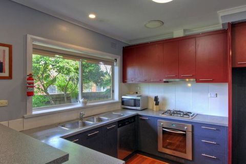 Jacaranda House - Accommodation Tasmania 4