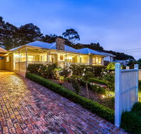 Lovely 5BR full house in Glen Waverley walk to train bus  shops - Accommodation Tasmania