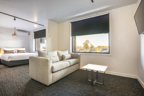 Nightcap At The Cheeky Squire - Accommodation Tasmania 18