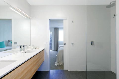 Lakes Edge Apartments - Accommodation Tasmania 2