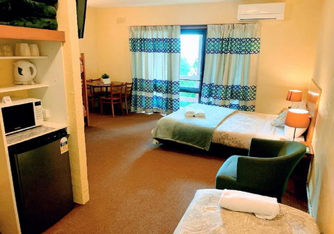 Mountain Creek Motel Bar & Restaurant - Accommodation Tasmania 7