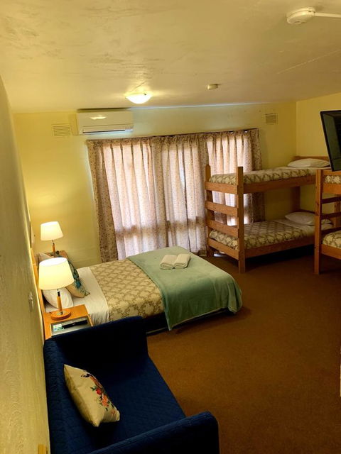 Mountain Creek Motel Bar & Restaurant - Accommodation Tasmania 44