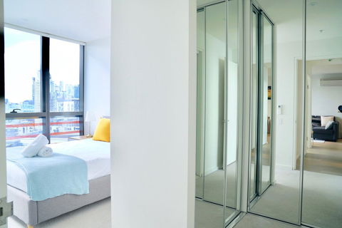 Pride Docklands Waterfront Apartment City View - Accommodation Tasmania 23