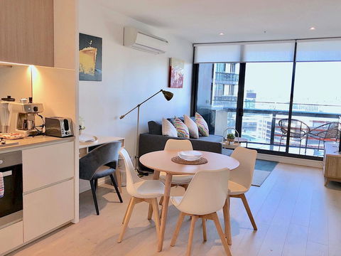 Pride Docklands Waterfront Apartment City View - Accommodation Tasmania 5