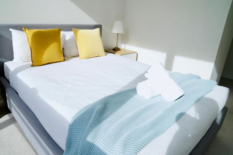 Pride Docklands Waterfront Apartment City View - Accommodation Tasmania 2