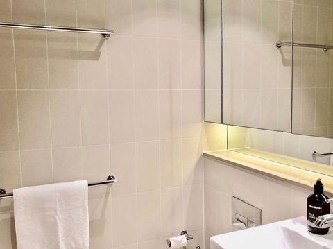 Pride Docklands Waterfront Apartment City View - Accommodation Tasmania 34