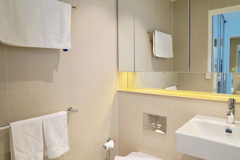 Pride Docklands Waterfront Apartment City View - Accommodation Tasmania 17