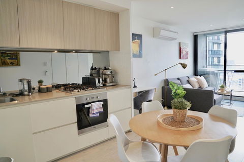 Pride Docklands Waterfront Apartment City View - Accommodation Tasmania 14