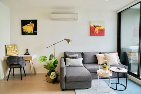 Pride Docklands Waterfront Apartment City View - Accommodation Tasmania 7