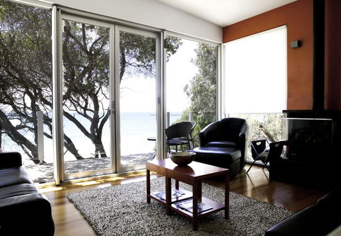 Battery Cove Beach Front Apartment - Accommodation Tasmania 2