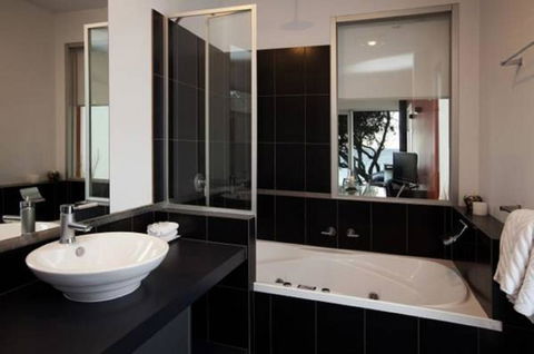 Battery Cove Beach Front Apartment - Accommodation Tasmania 4