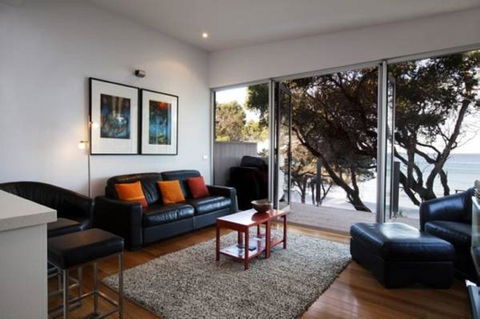 Battery Cove Beach Front Apartment - Accommodation Tasmania 1