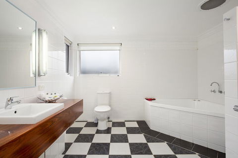 The International Motel Apollo Bay - Accommodation Tasmania 17