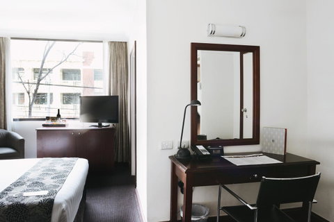 Crowne Plaza Melbourne Carlton, An IHG Hotel - Accommodation Tasmania 3