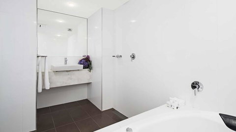 Crowne Plaza Melbourne Carlton, An IHG Hotel - Accommodation Tasmania 13