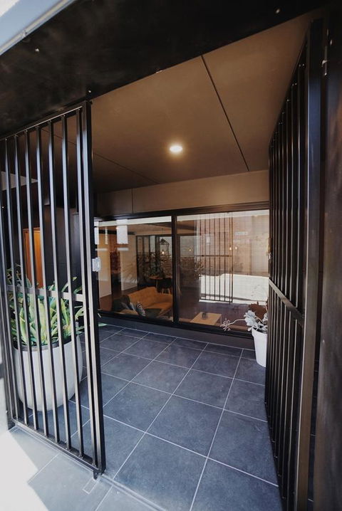THE WAREHOUSE APARTMENTS - Accommodation Tasmania 4