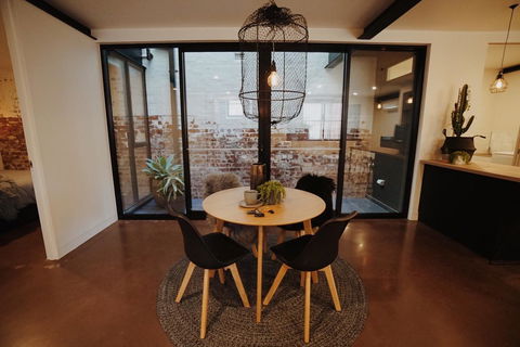THE WAREHOUSE APARTMENTS - Accommodation Tasmania 7
