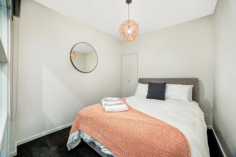Signature Waterfront Apartments - Accommodation Tasmania 19