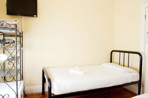 Hotel Claremont Guest House - Accommodation Tasmania 5