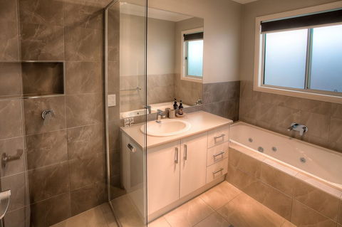Luxury Abalina Cottages - Accommodation Tasmania 10