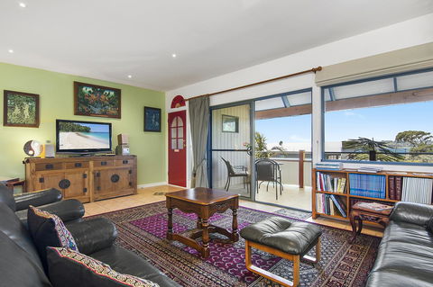 Black Dolphin Beach Penthouse - Accommodation Tasmania 9