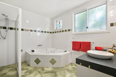 Black Dolphin Beach Penthouse - Accommodation Tasmania 15