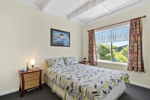 Black Dolphin Beach Penthouse - Accommodation Tasmania 11