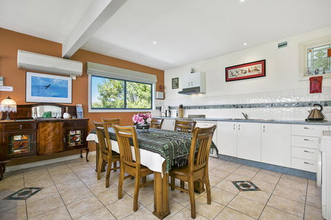 Black Dolphin Beach Penthouse - Accommodation Tasmania 22