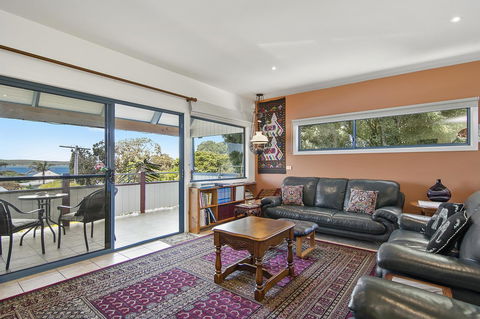 Black Dolphin Beach Penthouse - Accommodation Tasmania 0