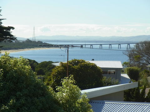 Black Dolphin Beach Penthouse - Accommodation Tasmania 14
