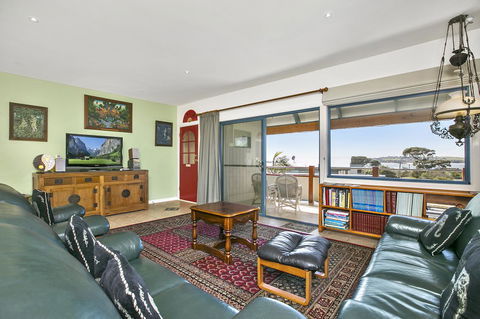 Black Dolphin Beach Penthouse - Accommodation Tasmania 18