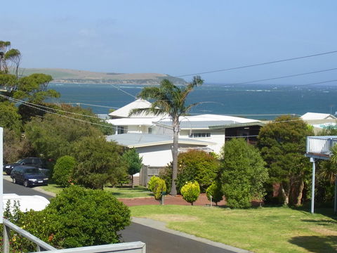 Black Dolphin Beach Penthouse - Accommodation Tasmania 16