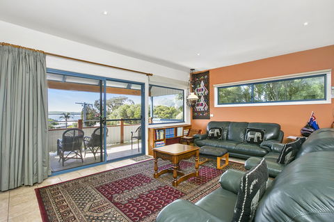 Black Dolphin Beach Penthouse - Accommodation Tasmania 13