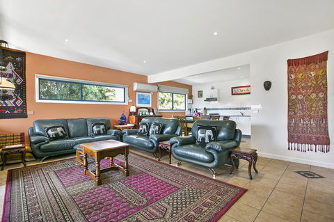 Black Dolphin Beach Penthouse - Accommodation Tasmania 5