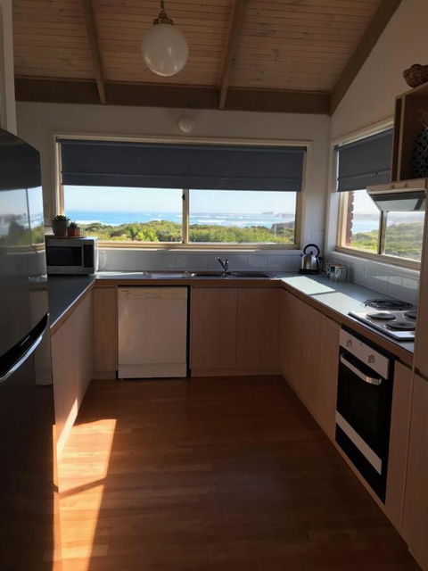 Sunsets On Martyrs Luxury Coastal Beach House Peterborough - Accommodation Tasmania 9