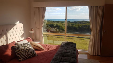 Sunsets On Martyrs Luxury Coastal Beach House Peterborough - Accommodation Tasmania 5