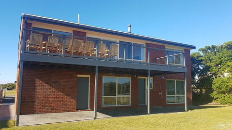 Sunsets On Martyrs Luxury Coastal Beach House Peterborough - Accommodation Tasmania 24
