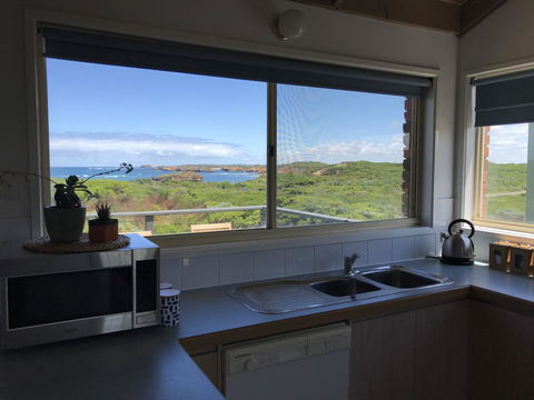 Sunsets On Martyrs Luxury Coastal Beach House Peterborough - Accommodation Tasmania 8