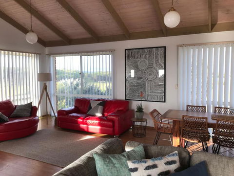 Sunsets On Martyrs Luxury Coastal Beach House Peterborough - Accommodation Tasmania 11