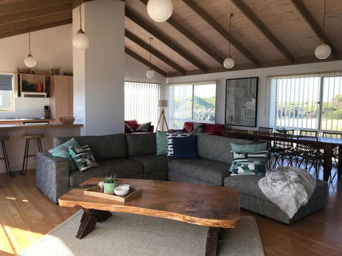 Sunsets On Martyrs Luxury Coastal Beach House Peterborough - Accommodation Tasmania 13