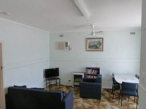 Beachcomber Holiday Units - Accommodation Tasmania 32