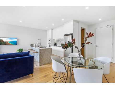 Boutique Apartment In Quiet, Sought-after Suburb - Accommodation Tasmania 6