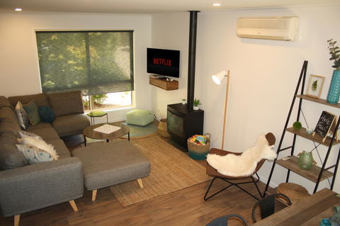 4 Autumn Grove - Accommodation Tasmania 0